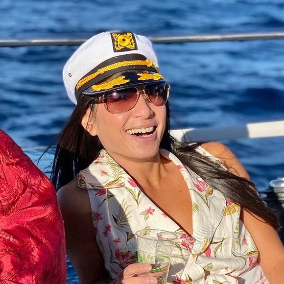 Meet your Posher, Cynthia - Picture 1 of 1